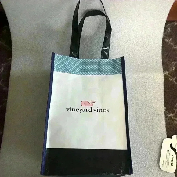 Vineyard Vines bag, tissue and stickers - Picture 1 of 4